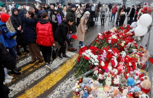 Ngày quốc tang bắt đầu trên toàn nước Nga để tưởng niệm các nạn nhân khủng bố ở Moscow